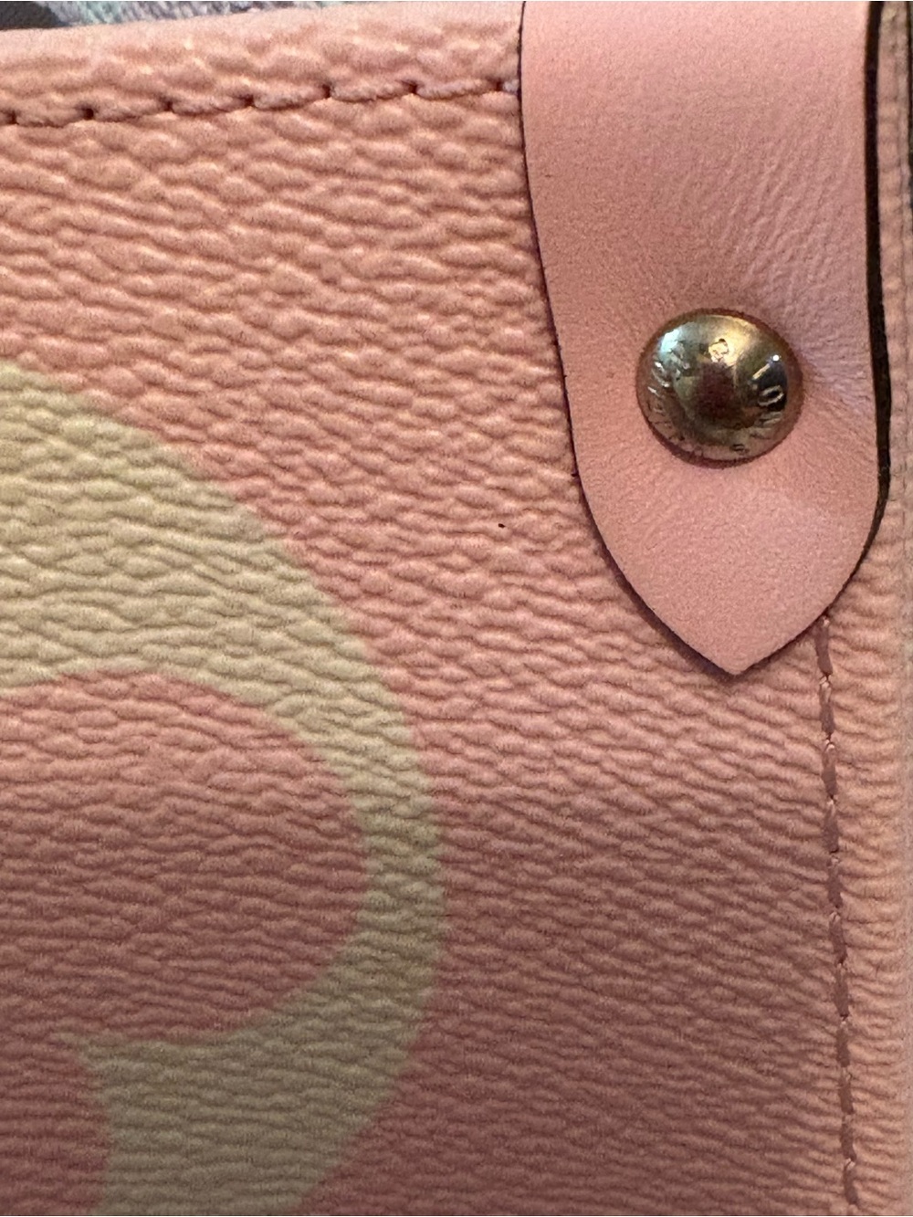 Limited Edition Louis Vuitton Escale OnTheGo GM Tote - Picture 16 of 16